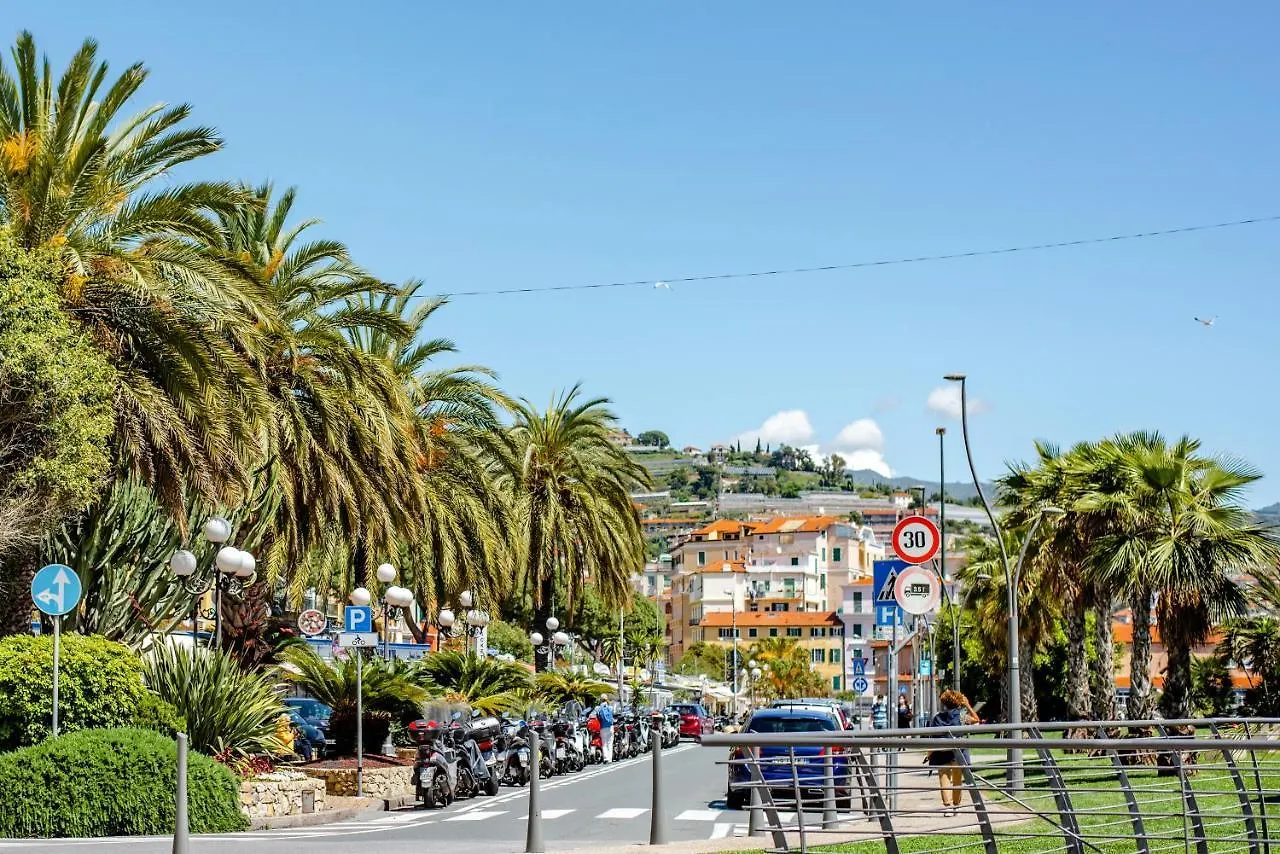 Beach Apartment In The Center San Remo Italie